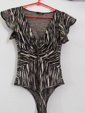 Textured Zebra Print V-Neck Bodysuit